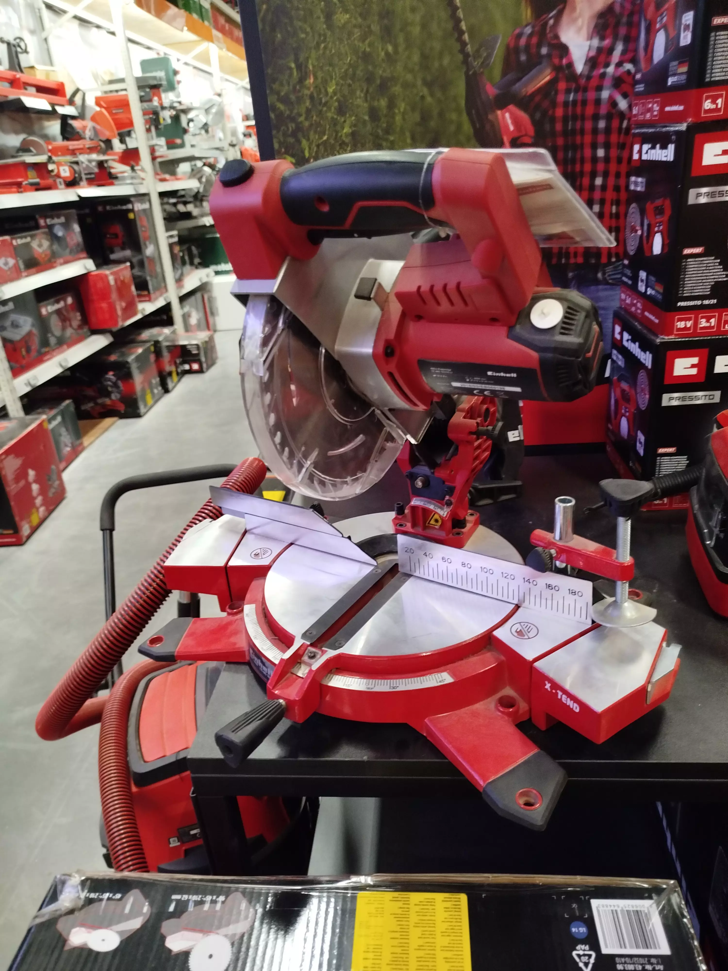 منشار زاوية مع سحب Scie à onglet radiale