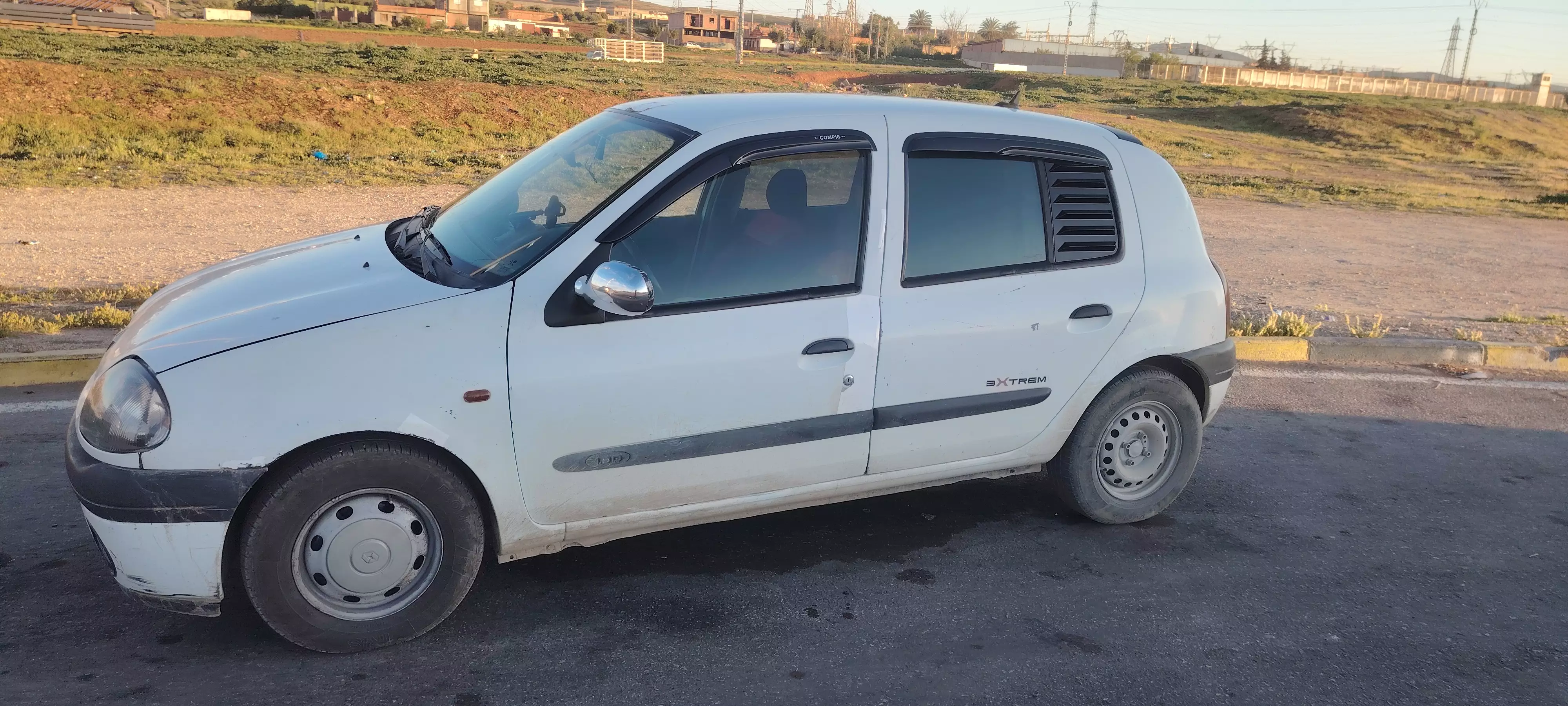 سيارة رونو كليو 2000 4 ابواب محرك 1.9 d65