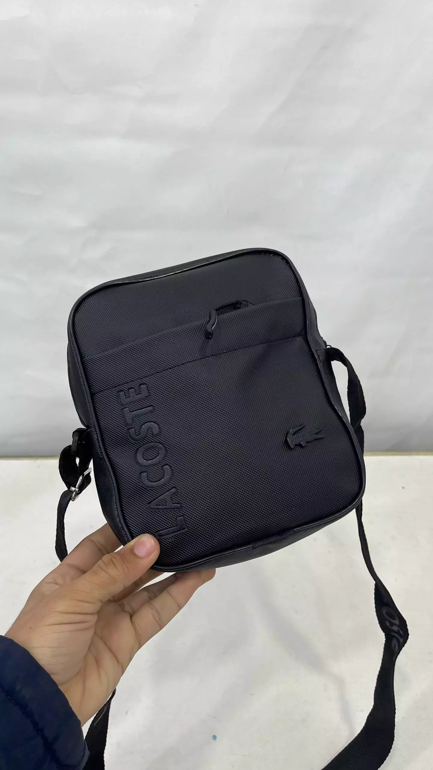 ساكوش أنيق Lacoste